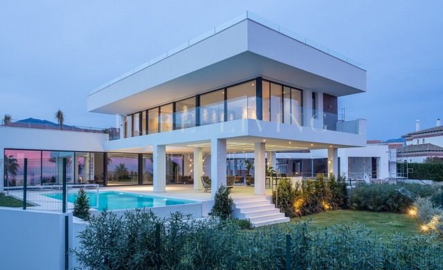 Luxury villa complex in La Alqueria, Benahavis
