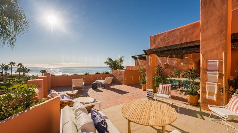 Luxurious beachfront residential key ready complex with stunning views at La Morera, Marbella East