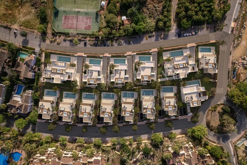 Een exclusief domein met 14 villa’s in El Campanario, Estepona