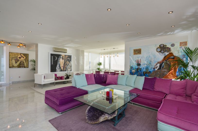 A penthouse where the sea view is the limit in Torre Real, Marbella East