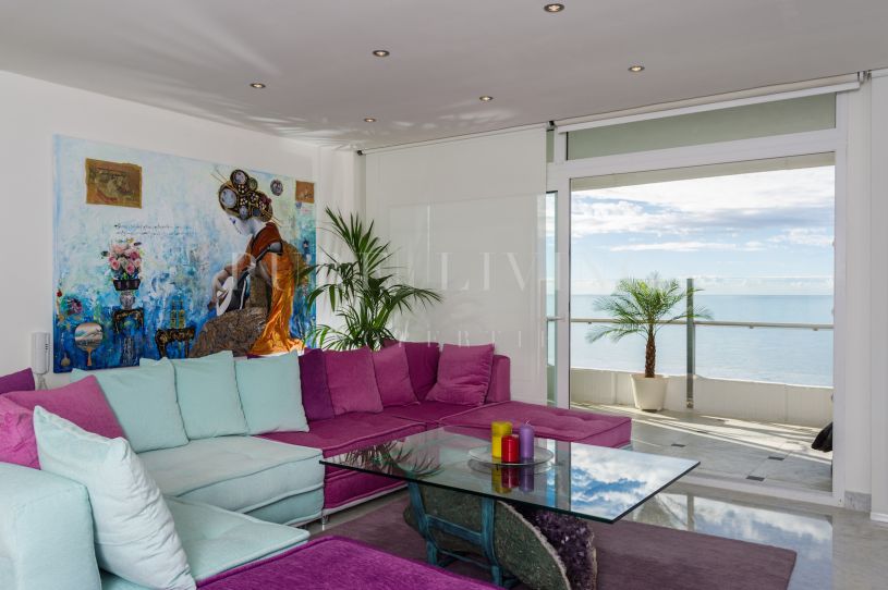 A penthouse where the sea view is the limit in Torre Real, Marbella East