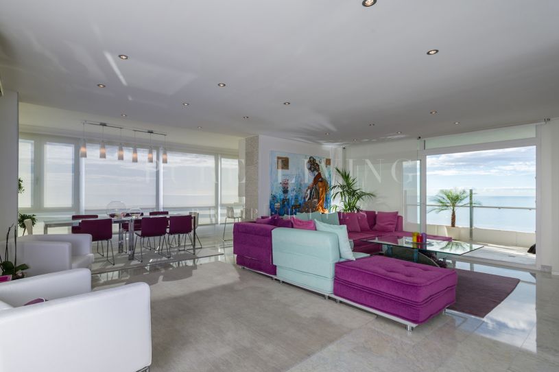 A penthouse where the sea view is the limit in Torre Real, Marbella East