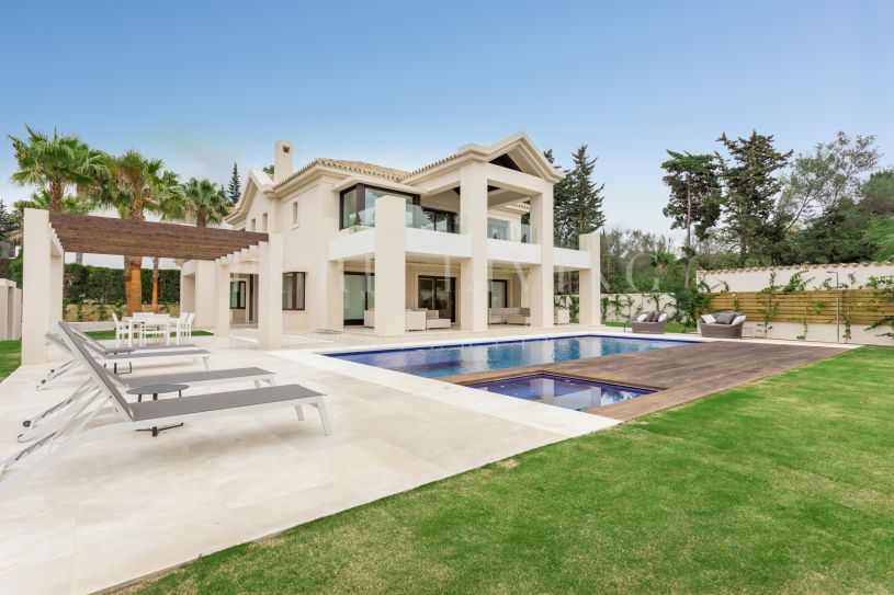 Villa de luxe exceptionnelle avec vue sur le jardin et la piscine à Las Torres, Marbella Golden Mile