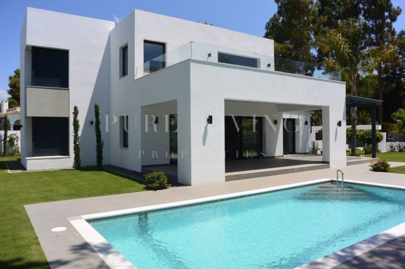 Nouvelle Villa de style moderne à côté de la plage dans le nouveau Golden Mile, à Estepona