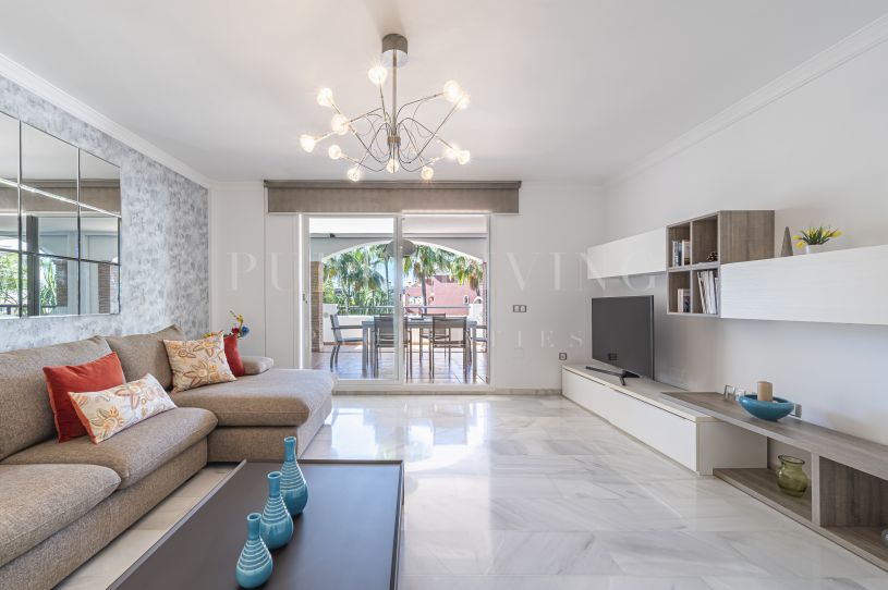 Contemporary style apartment with sea views in Marbella Golden Mile