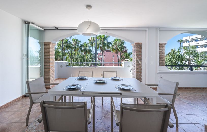 Contemporary style apartment with sea views in Marbella Golden Mile