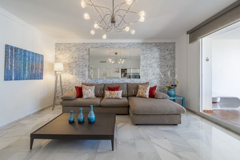 Contemporary style apartment with sea views in Marbella Golden Mile