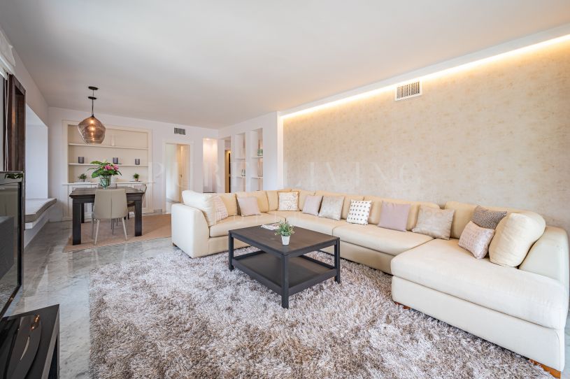 Espléndido ático dúplex de cuatro dormitorios recién reformado en Puente Romano