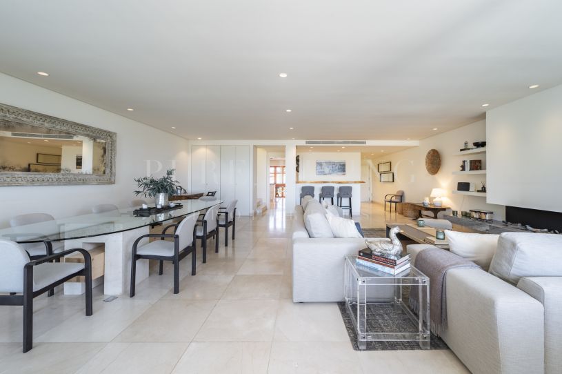 Exclusive penthouse duplex in Marina Puente Romano, Marbella Golden Mile
