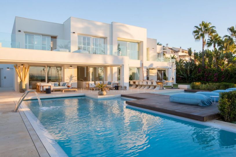 Exclusive modern front line beach Villa in the Marbella Golden Mile