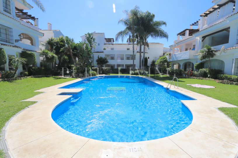 Nicely furnished first floor apartment in Los Naranjos, Marbella.