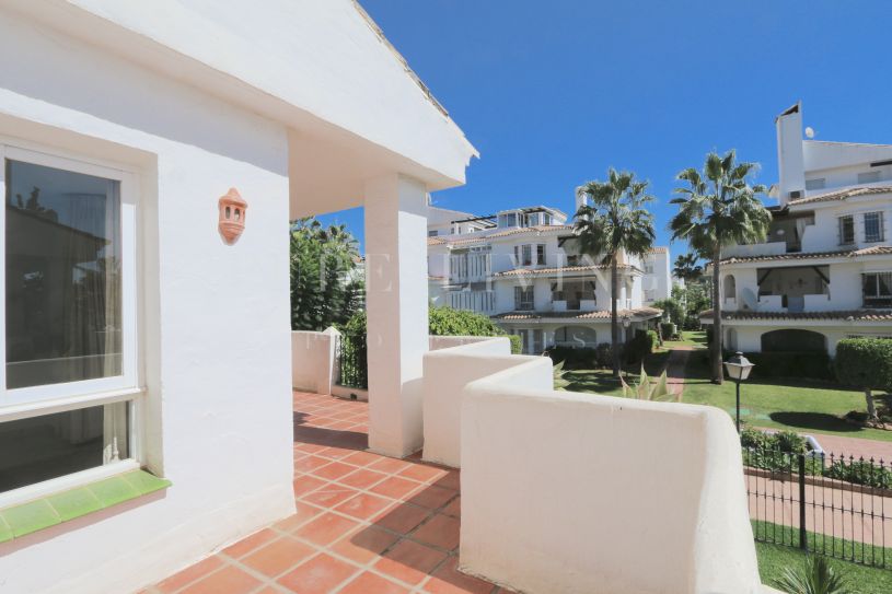 Nicely furnished first floor apartment in Los Naranjos, Marbella.