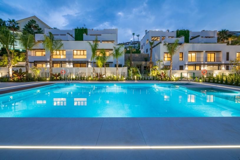 Spacious and luminous duplex penthouse in Lomas del Rey, Marbella Golden Mile
