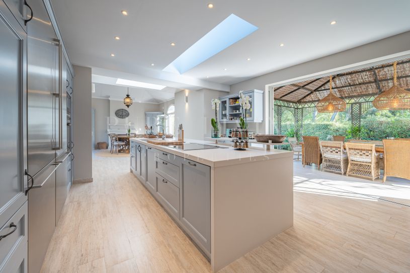 Hermosa Villa de cinco dormitorios en las montañas de Benahavis