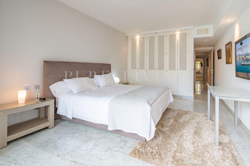 Apartamento en planta baja elevada en Puente Romano