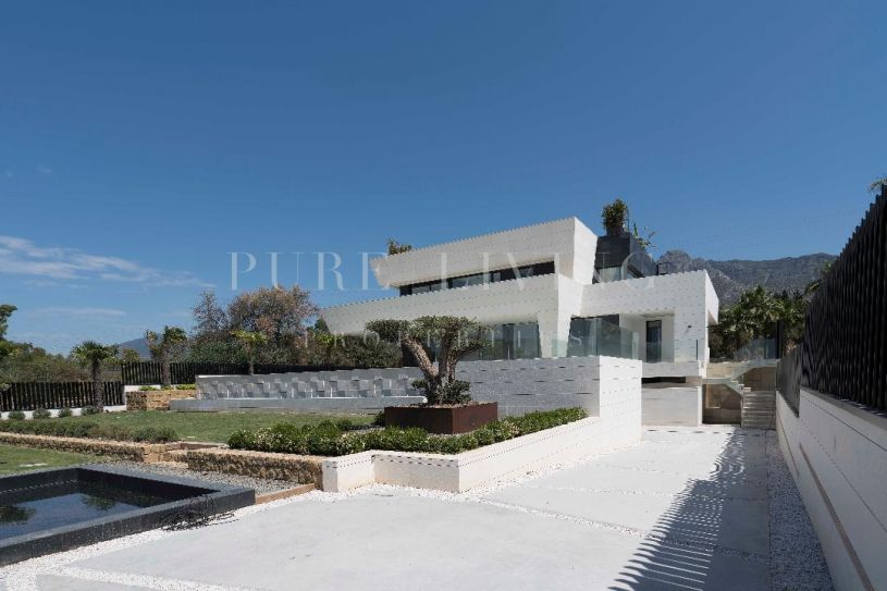 Increíble Villa de nueva construcción en Altos de Puente Romano, Marbella