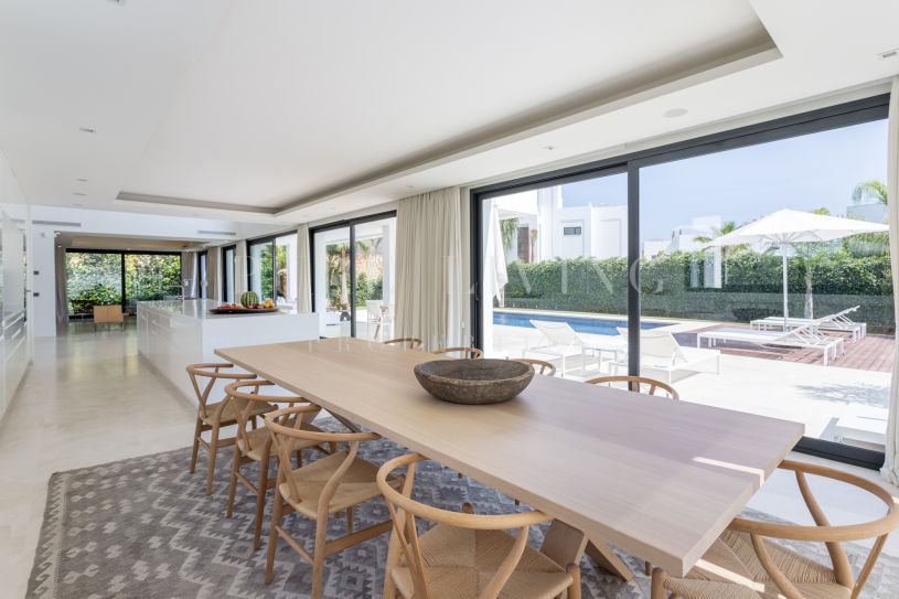 Villa de style moderne avec vue spectaculaire à Altos de Puente Romano