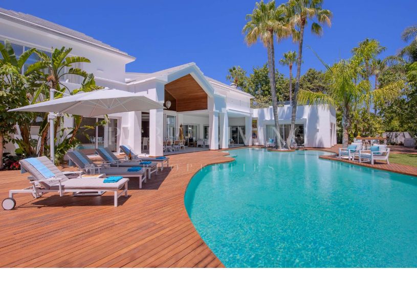 Villa exceptionnelle de six chambres avec une oasis privée et des jardins tropicaux à Guadalmina Baja