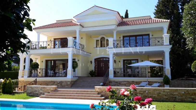 Fabuleuze villa met vijf slaapkamers en panoramisch uitzicht in Hacienda Las Chapas, Marbella Oost