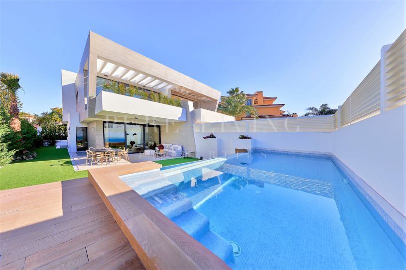 Lovely semi-detached house with top qualities in one of the most unique spots in Marbella