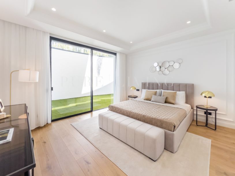 Villa exclusive à Lomas de Marbella Club – Vue sur la mer et piscine d'eau salée chauffée