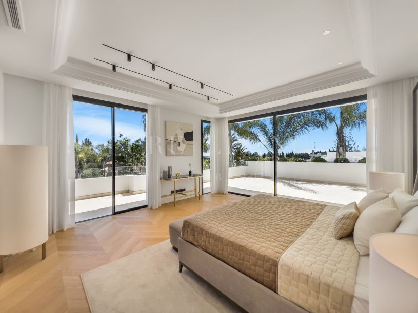 Villa exclusive à Lomas de Marbella Club – Vue sur la mer et piscine d'eau salée chauffée