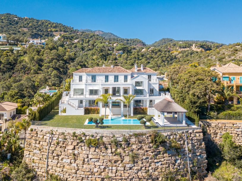 Impressive Villa situated in a perfect spot with panoramic views in El Madroñal, Benahavis