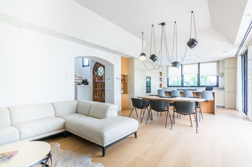 Luxury beach house Villa recently built in Marbella Golden Mile