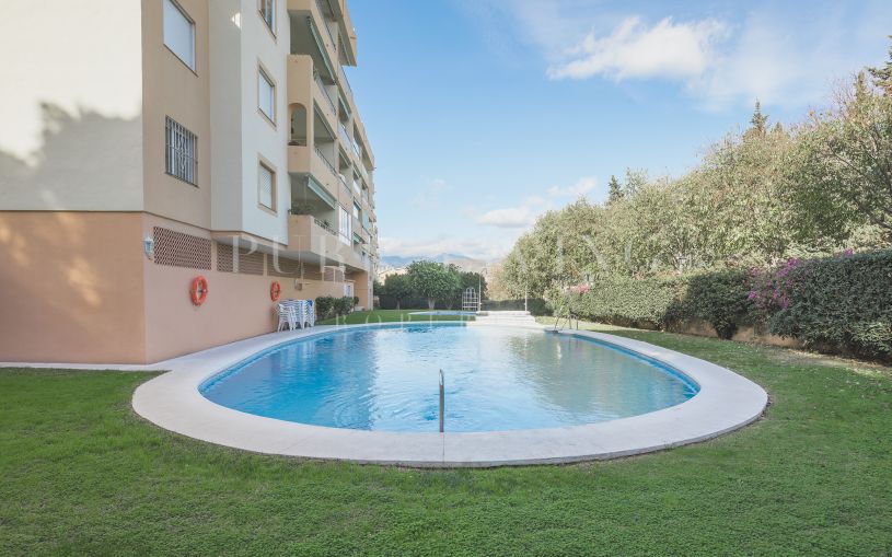 Lovely bright apartment with sea and mountain views in Nueva Andalucia, Marbella