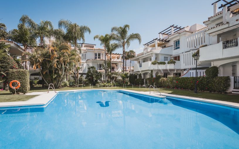 Precioso apartamento en venta y en alquiler en Los Naranjos de Marbella