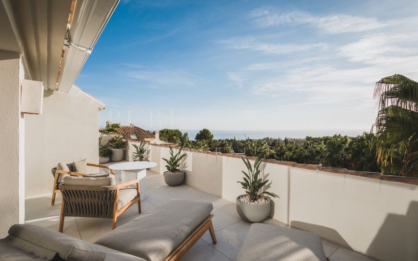 Élégant duplex penthouse avec vue imprenable sur la mer sur le Golden Mile de Marbella