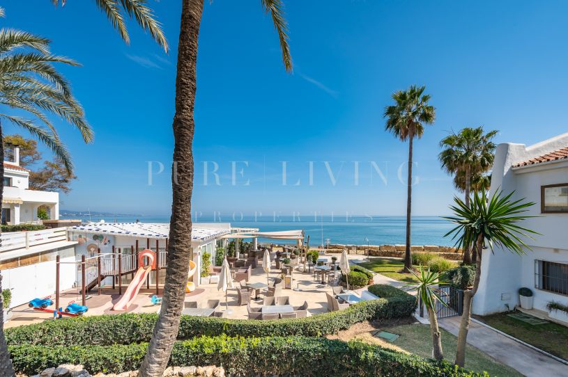 Twee slaapkamer front line strand appartement in Marbella Golden Mile