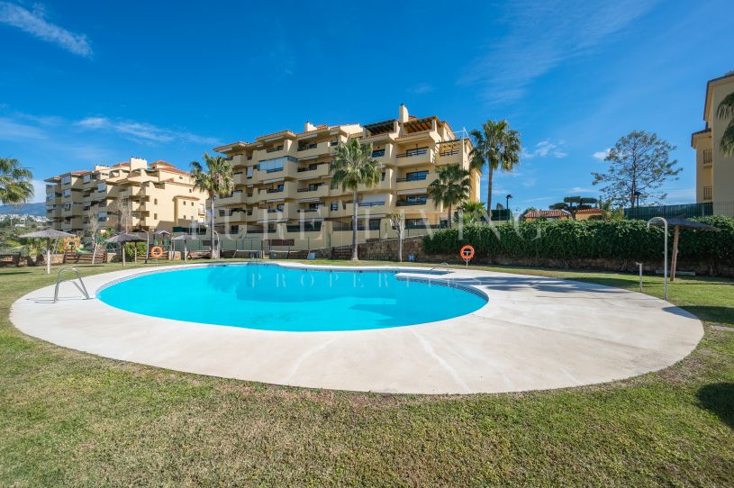 Immaculate three bedroom apartment with sea views in Loma Real, Estepona