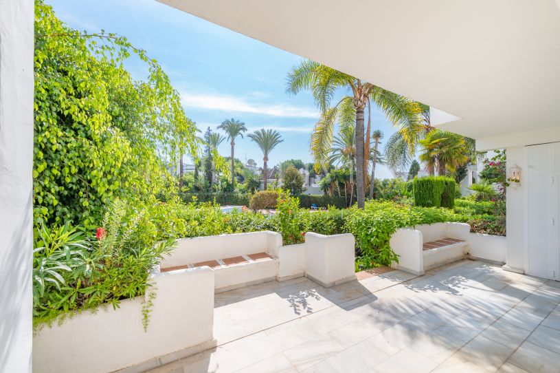 Viviendas y casas en primera línea de playa en venta en Alhambra del