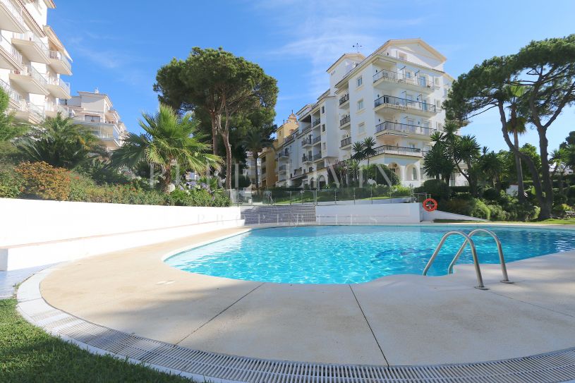 Two bedroom apartment next to the beach in Puerto Banus