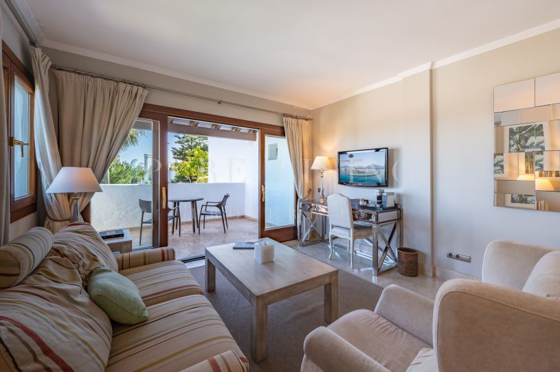 Ático de un dormitorio en Puente Romano Hotel con vistas al mar