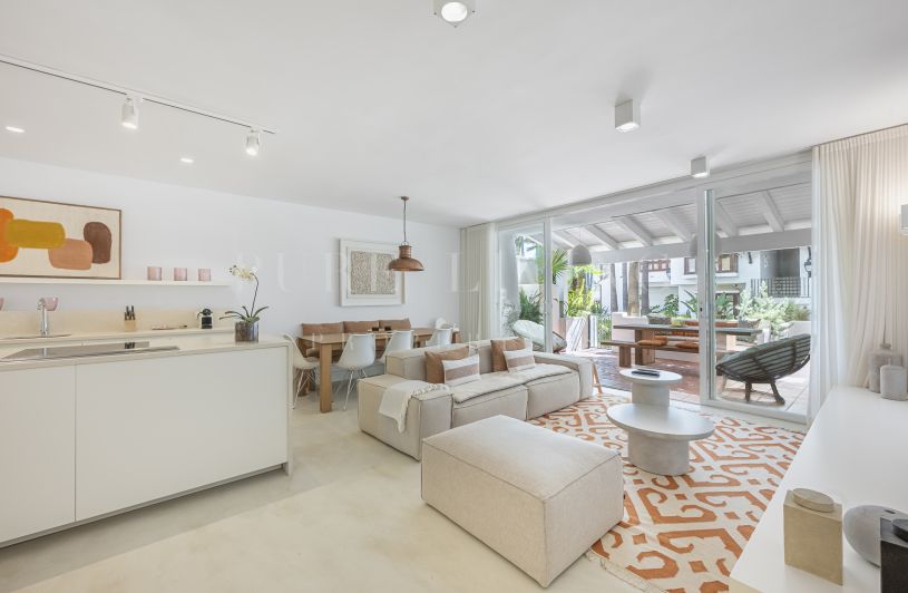 Bright and modern three bedroom ground-floor apartment in Puente Romano