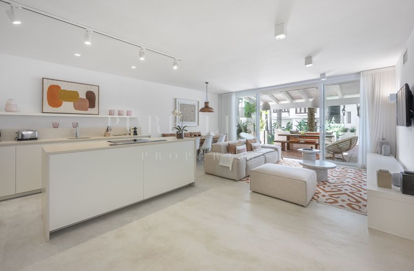 Bright and modern three bedroom ground-floor apartment in Puente Romano