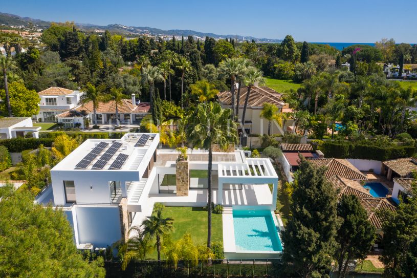 Villa contemporánea de obra nueva en exclusiva zona residencial de Las Torres, Milla de Oro de Marbella