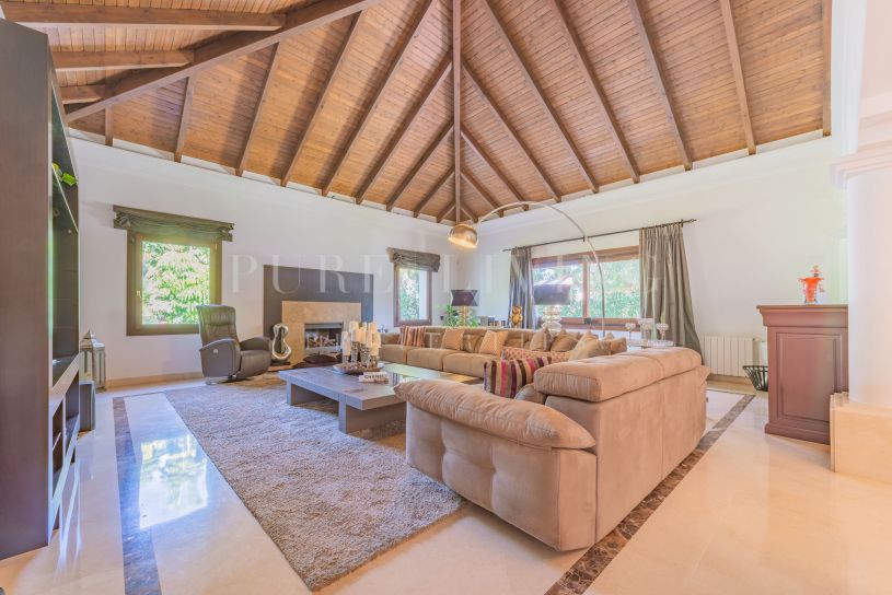 Villa te koop in Las Brisas, Nueva Andalucia