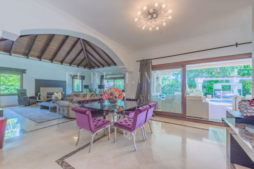 Villa te koop in Las Brisas, Nueva Andalucia