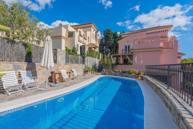 Semi-Detached villa with views in the center of Marbella