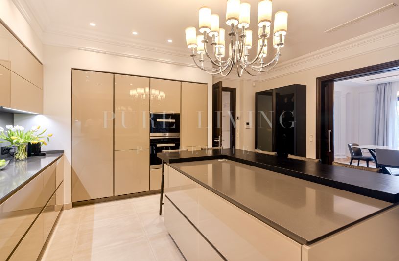 Spectacular villa in Sierra Blanca with private gardens and swimming pool.