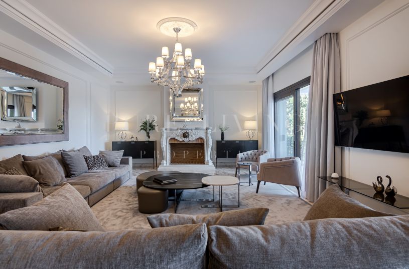 Spectacular villa in Sierra Blanca with private gardens and swimming pool.