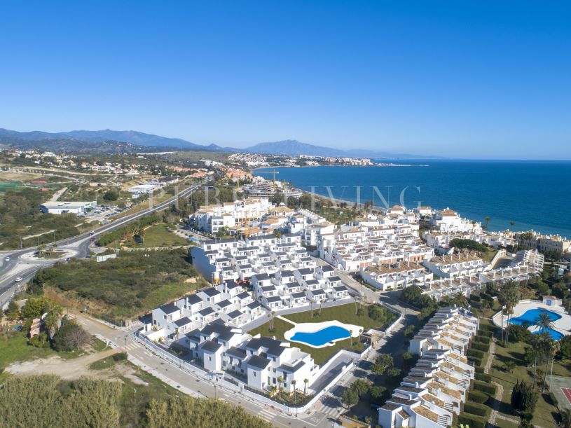 Duplex penthouse dans un nouveau complexe résidentiel à Arroyo Beach, Estepona