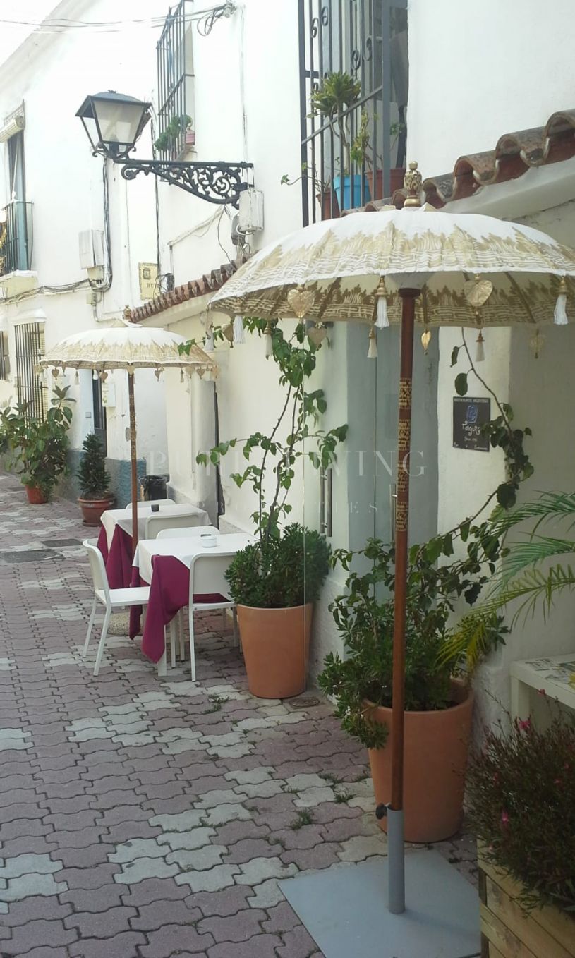 Restaurant met een groot terras in de oude stad van Marbella