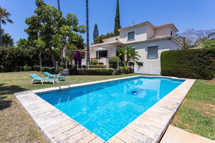 Bonita Villa con gran potencial en Rocio de Nagueles, Marbella