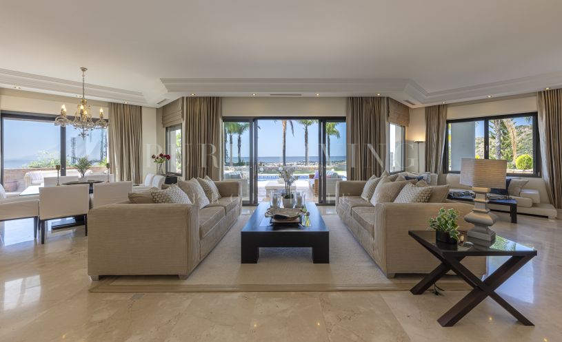 A stunning four bedroom villa with a perfect blend of modern Mediterranean charm in Los Arqueros Golf