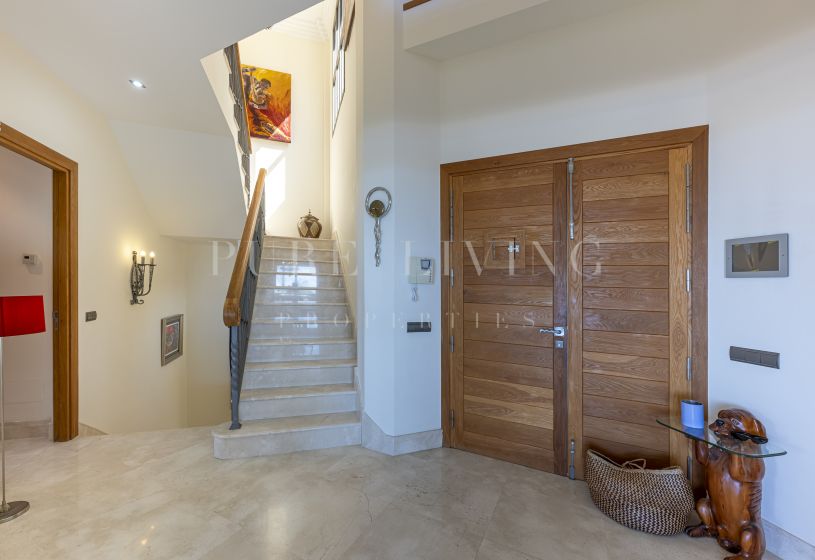 A stunning four bedroom villa with a perfect blend of modern Mediterranean charm in Los Arqueros Golf