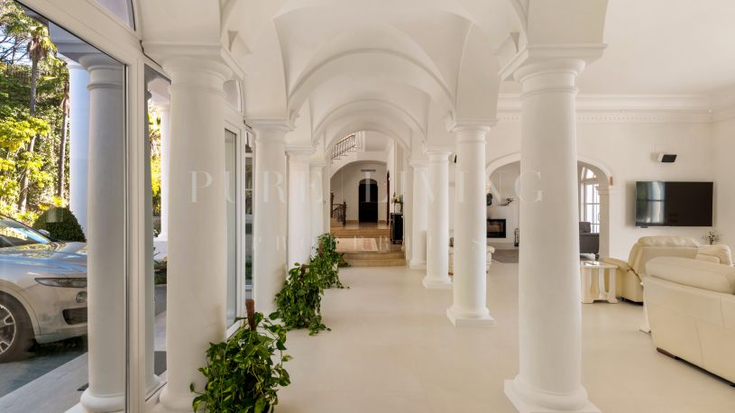 Impressive south facing villa, inspired by Italian design for sale in La Zagaleta